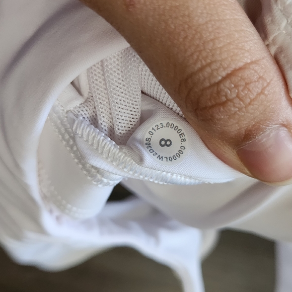 Lululemon Mesh-Back Train Bra, size 8 - Picture 2 of 3